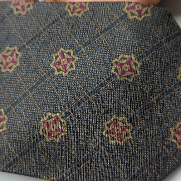 Calvin Klein - Gold/Navy/Scarlet Macclesfield patterned silk tie - Picture 2 of 8